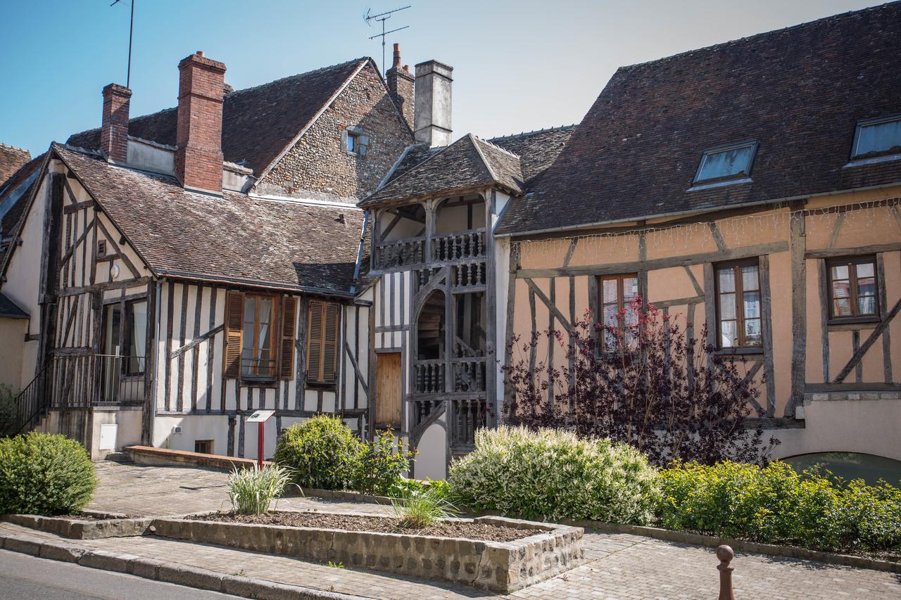 Le Sauvage Hotel Château-Renard Exterior foto